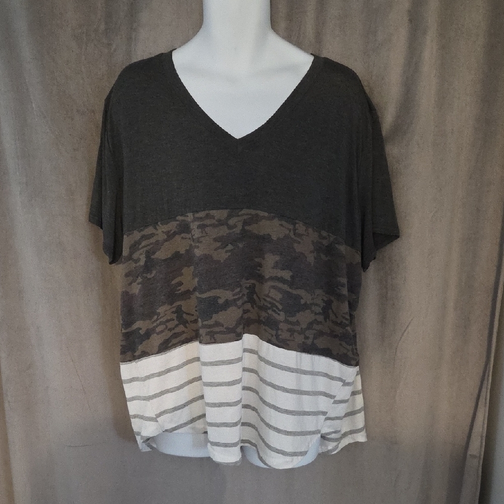 Amaryllis 3x Short Sleeve Tee